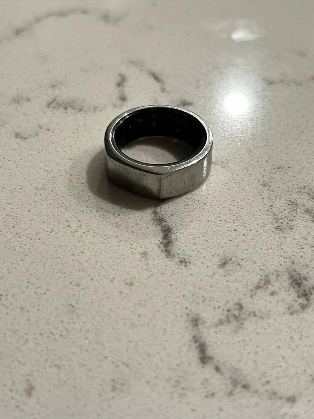 Oura Ring Gen 3 Heritage Silver, Size 8 - Picture 4 of 8